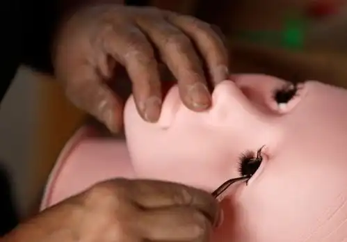 超逼真真人芭比pk硅胶娃娃,谁才是完美女友