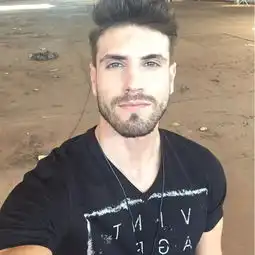 巴西超帅地铁保安在全球网络走红,想被他保护