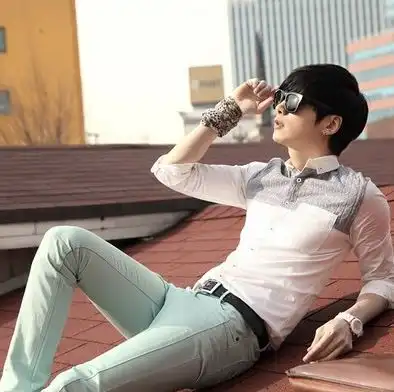 男白衬衣搭配什么裤子