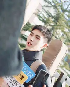 陈飞宇艺考复试,背着吉他太帅了叭谁知他以前是个小胖子