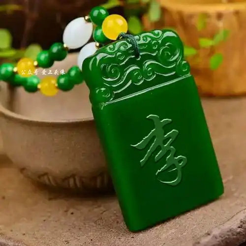 翡翠珠子墨绿色值钱吗