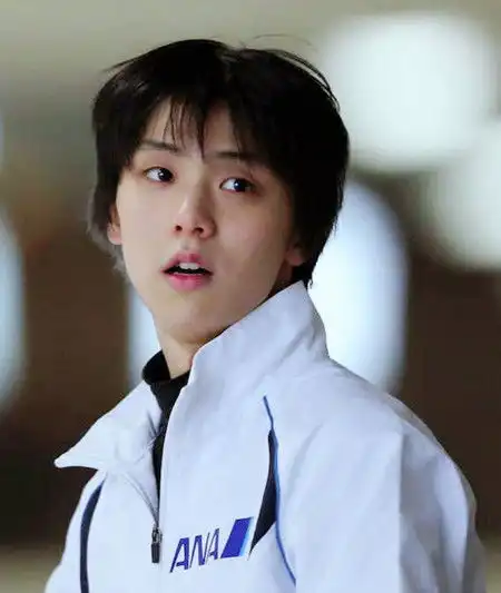 日本花滑名将羽生结弦举行记者会,正式宣布退役