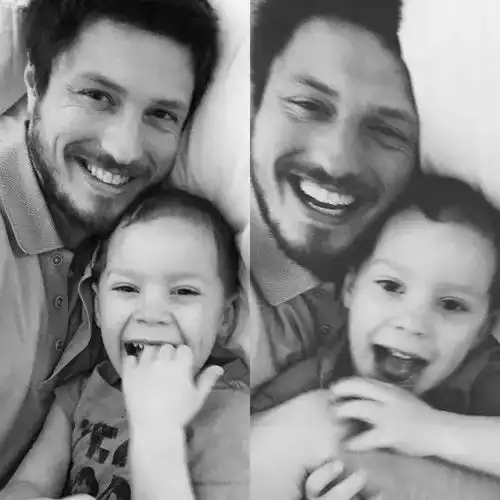 靠尴尬而不失礼貌的尬笑收获百万粉丝,居然这样也可以成名