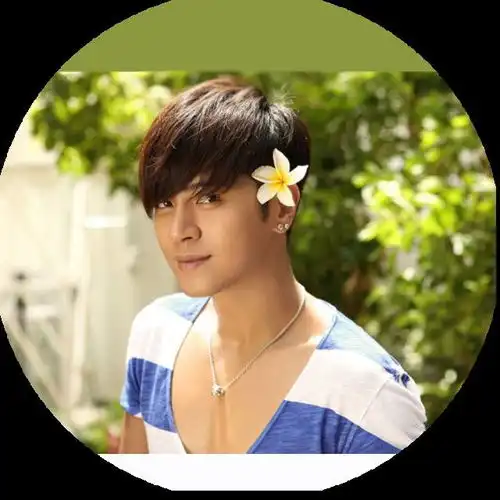 比女明星更能承包男神的是网红,她睡到全能男明星不仅仅是靠有钱