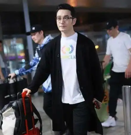 前后脚现身刻意回避黄晓明发福似王岳伦,baby的绿帽子引猜忌