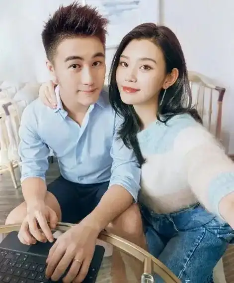 何猷君抱娃f1赛场合影谷爱凌赌王长孙身高瞩目