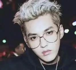 权志龙戴金丝眼镜,像极了斯文败类,受不了男明星们的眼镜杀