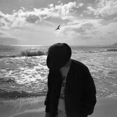 司机只顾打电话不救人,涉嫌过失致人死亡