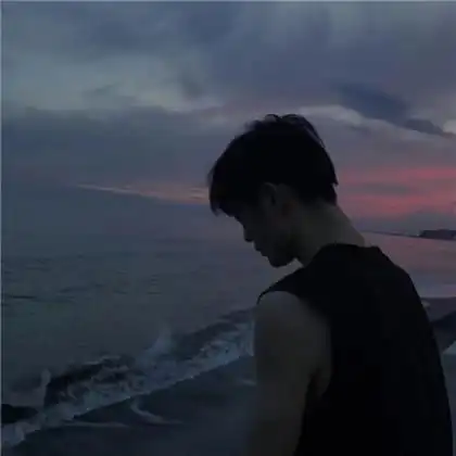 超拽有范伤感头像男生侧面的,只是伤心的表情不是太好了