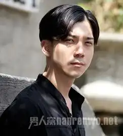 男士短发发型中分清爽复古的男性魅力