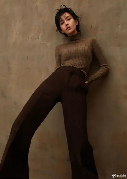 baby素颜拍杂志封面,可后期修图磨皮的痕迹太明显了吧