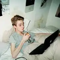 像下面这种女生的霸气头像必须配上下面男生