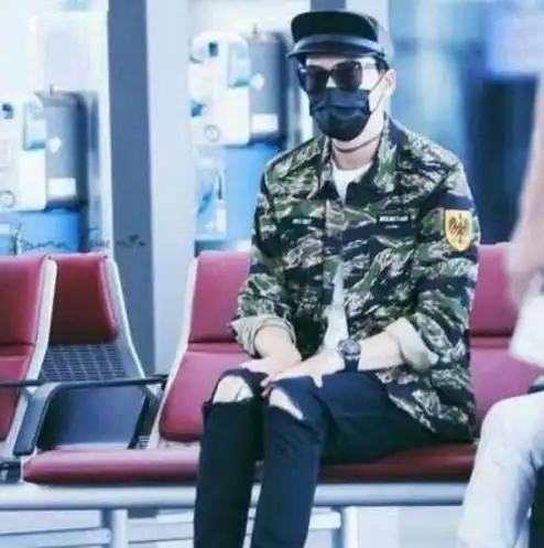 明星坐姿坐姿教科书王丽坤,乖乖坐潘粤明,热巴汉子坐实力圈粉