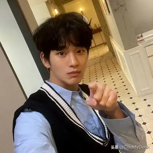 金秀贤泪之女王开播,演技男神4次才考上大学