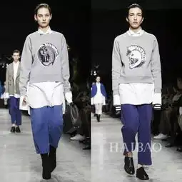 乔妹性感妩媚burberry秀场上雕塑集结好洋气