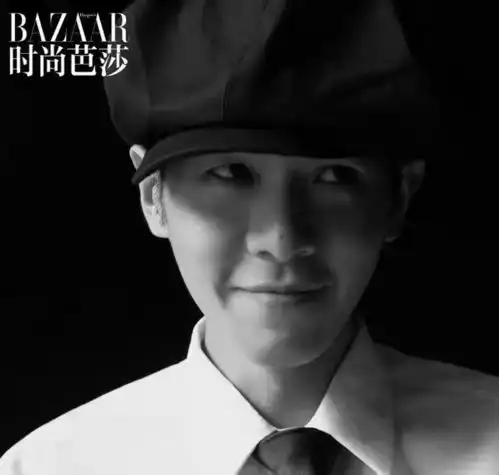 两位型男合拍大片荷尔蒙爆棚胡军抱狗霸气全开,张若昀气场不输