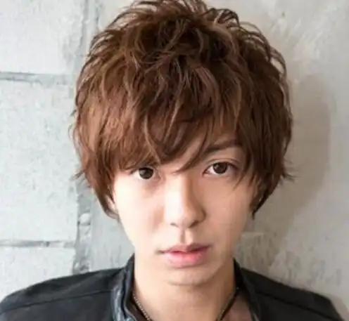 男生定位烫发型是什么样的,谁发几张图片给我看看谢谢