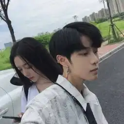 你只记得我坚强.却忘了我是个女qq情侣头像我要个性网