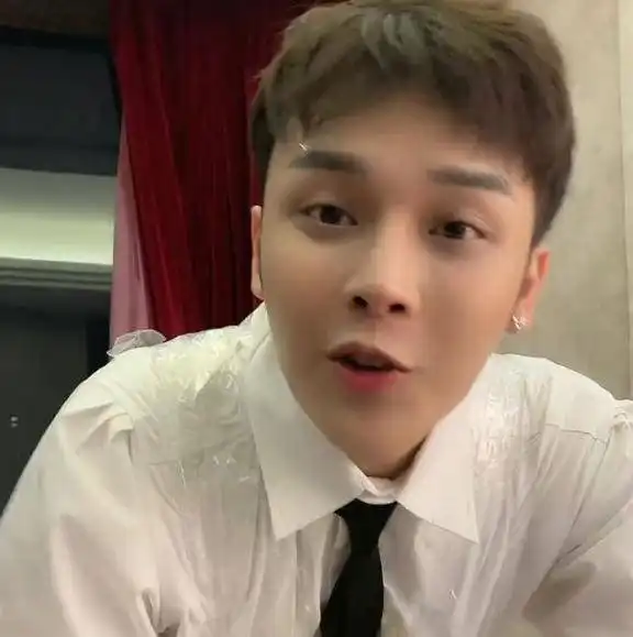 兜儿老公称上学时一直单身,旧照曝光不敢认,网友难怪整容