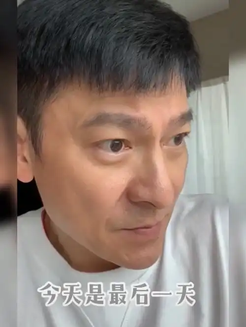 刘德华晒隔离期生活,素颜憔悴两鬓有白发,光脚跑步维持好身材