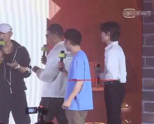 萌探探探案全员亮相,杨紫梦回白蛇,宋亚轩的腿长成焦点