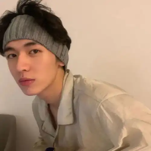 头像换你最喜欢的头像,喜欢的人跟自己聊天