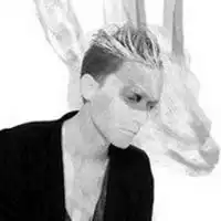 霸气男生拿狙击枪微信头像图片大全