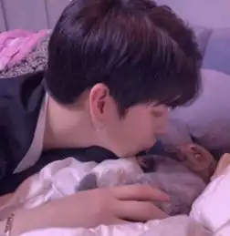 男生吃飞醋的3个动作,酸到柠檬成精,傻丫头别傻了