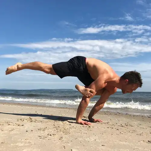 抒发男性荷尔蒙,健身狂野直接,而瑜伽更加委婉有味道