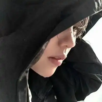 湛蓝天空上像奶油泡芙一样的云男生头像我要个性网