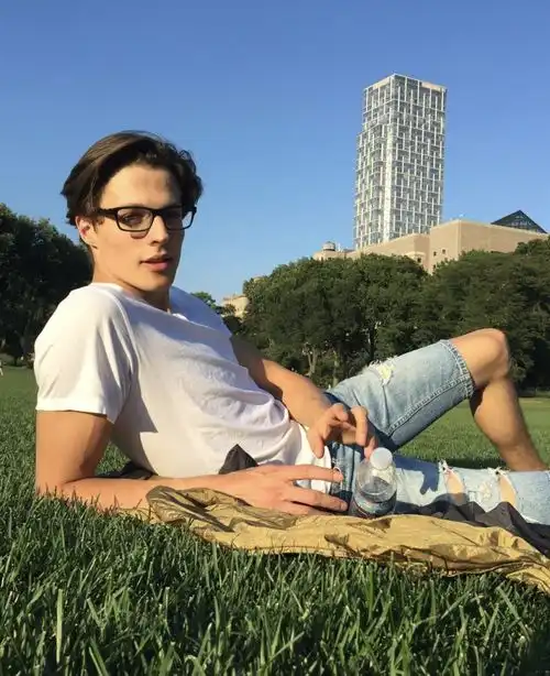 欧美男模的神颜简直令人窒息这般雕塑级美貌,你值得拥有