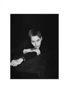 陈伟霆黑白光影演绎狂拽不羁独特气质