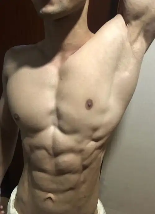 三个月减掉30斤,练就霸气男友臂,胸肌人鱼线也不差,帅呆了