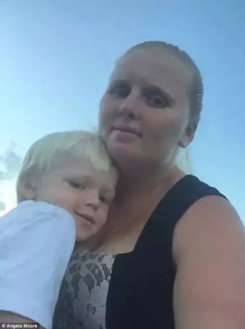 查明悉尼西区针筒伤人查明14岁男孩被捕,被刺8名同学可能感染艾滋或肝炎家长恐慌泣不成声,检测结果需等3月...