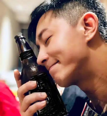 卢靖姗观丈夫电影落泪发布观后感,韩庚回应艰难岁月全靠妻子陪伴