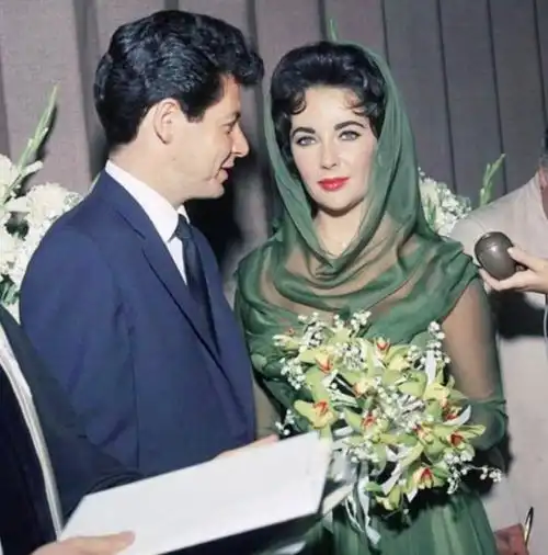 一生结婚8次嫁给7个男人,39岁就当祖母,天生尤物又如何