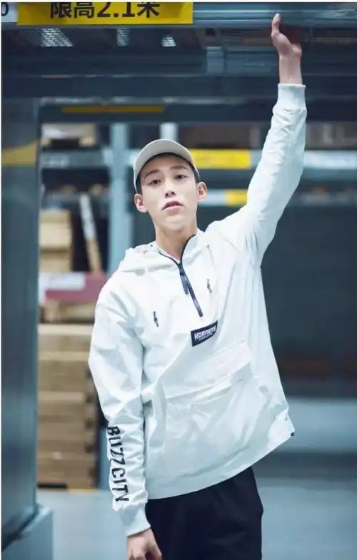 男生拍照姿势大全