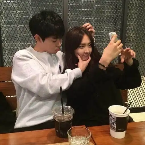 前男友婚礼我发了一条祝福短信,他回条信息,我立马冲向婚礼