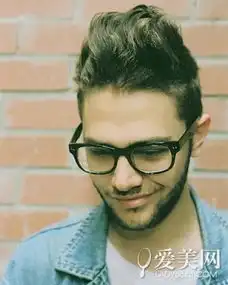 男生潮流发型显十足气场