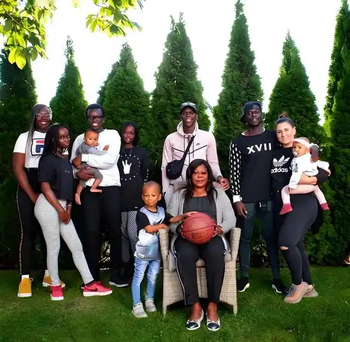 老板靠打nba养活员工,施罗德刚拿到世界冠军,就要飞回美国打nba