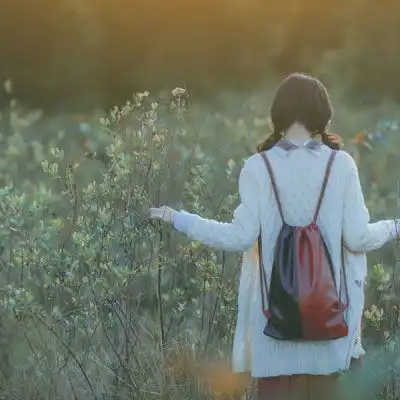背影头像女生唯美漂亮简单气质女生背影