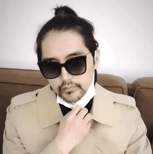 有种毁容叫阿云嘎留胡子,秒变沧桑大叔很邋遢,女友粉失恋了