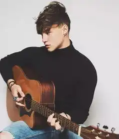 兼具文艺气质与性感的私人教练