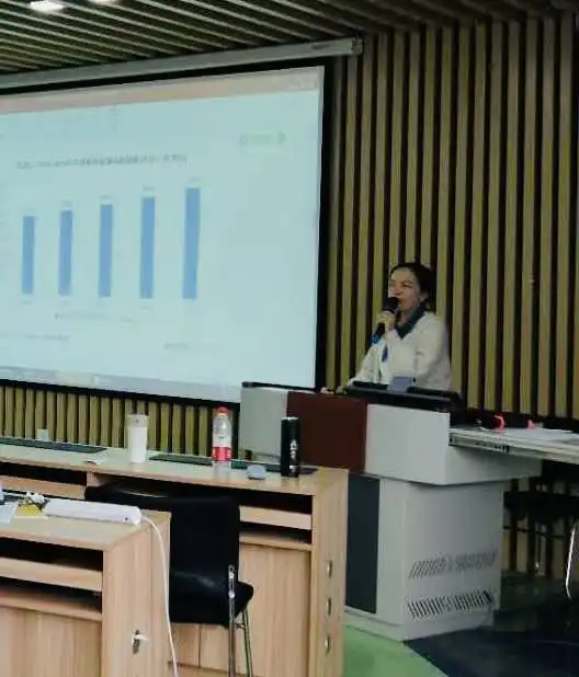 乐趣健康营养师蔡燕璇受邀至成都农业技术学院进行健康产业培训