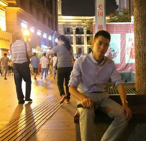 求合租,中关村附近上班,28岁,男生,设计师,年...