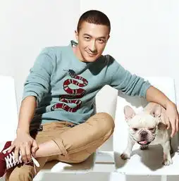 48岁闫妮与男友旧照曝光分手时男方半夜纠缠,被20多个保安吓跑