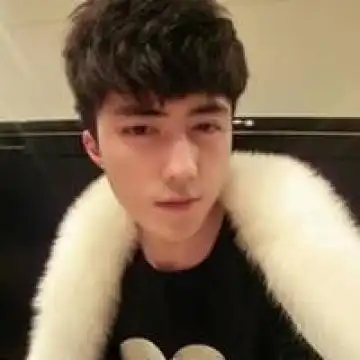 2019可爱淘气的qq男生头像甜美的笑隐藏了苦涩的脸