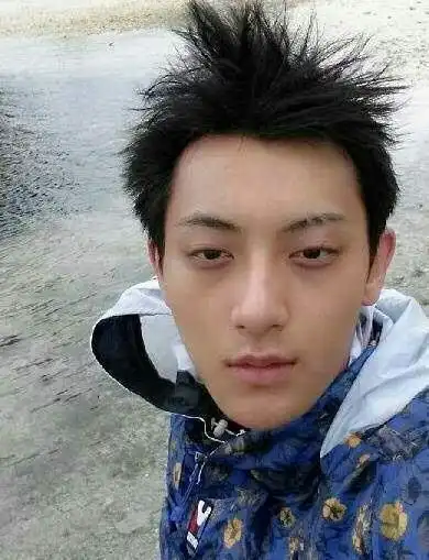 盘点娱乐圈男明星素颜和路人合影真丑和真帅是掩盖不了的