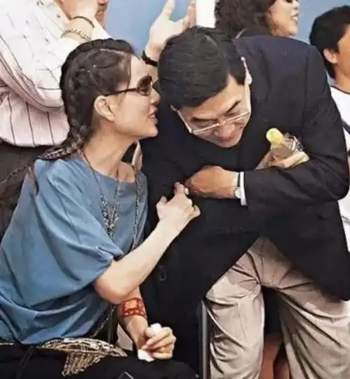 女星李若彤,爱过富商郭应泉却被伤透了心,55岁调整状态重新出发