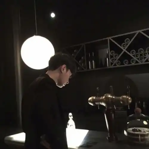 伤感颓废的帅气男生图片2018最新的你在我心上又退我万丈